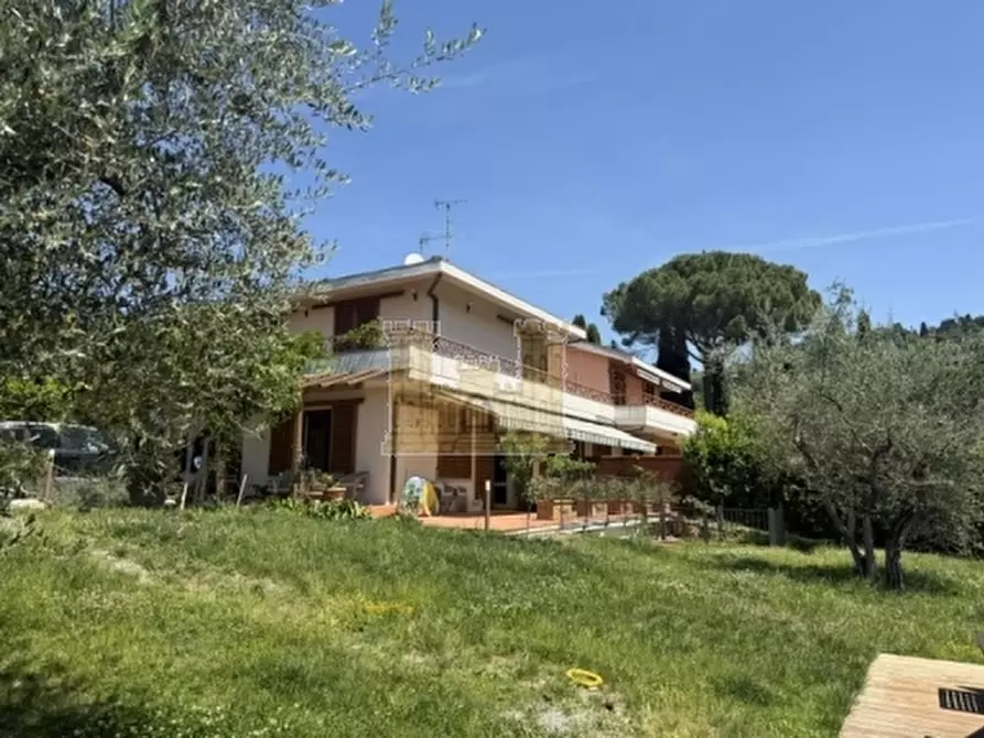 Immagine 2 di Villa in vendita  a Firenze