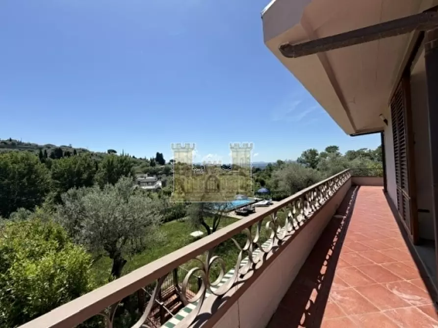 Immagine 11 di Villa in vendita  a Firenze