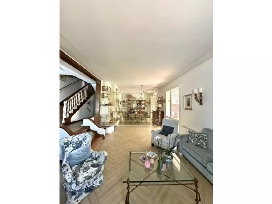 Immagine 24 di Villa in vendita  a Firenze