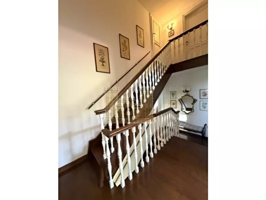 Immagine 32 di Villa in vendita  a Firenze