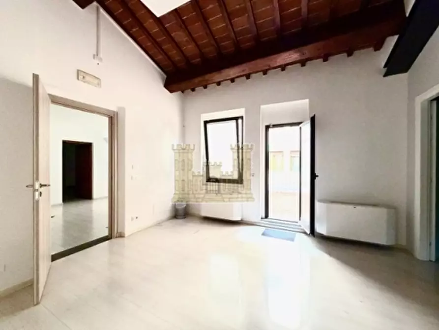 Immagine 4 di Negozio in affitto  a Firenze