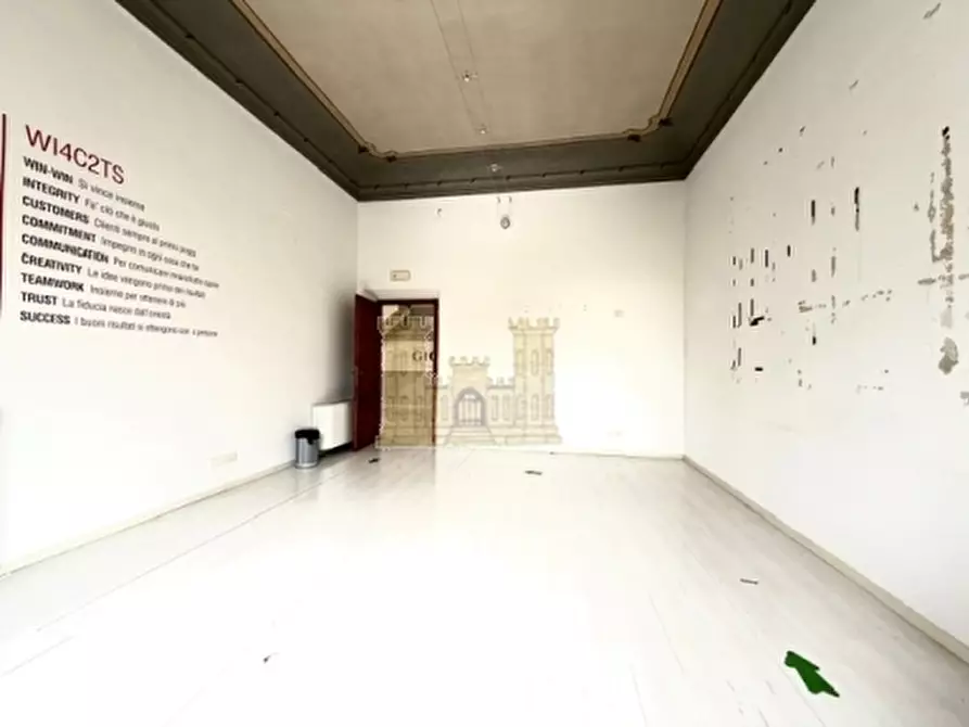 Immagine 12 di Negozio in affitto  a Firenze