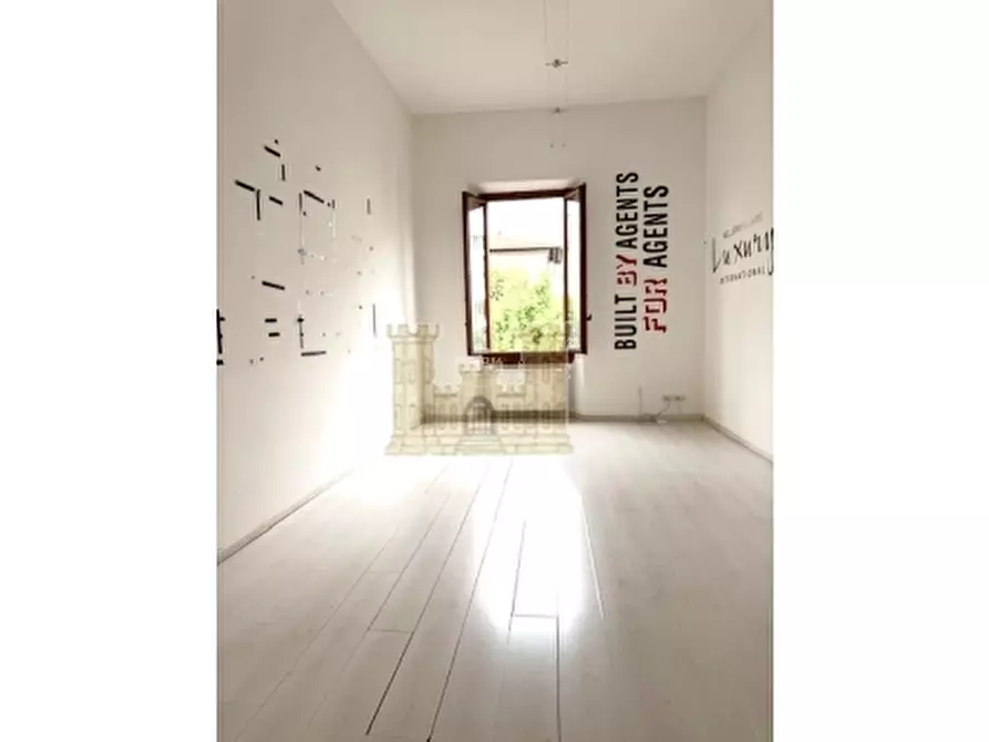 Immagine 16 di Negozio in affitto  a Firenze