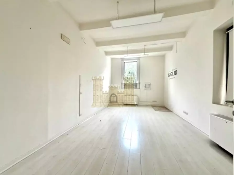 Immagine 18 di Negozio in affitto  a Firenze