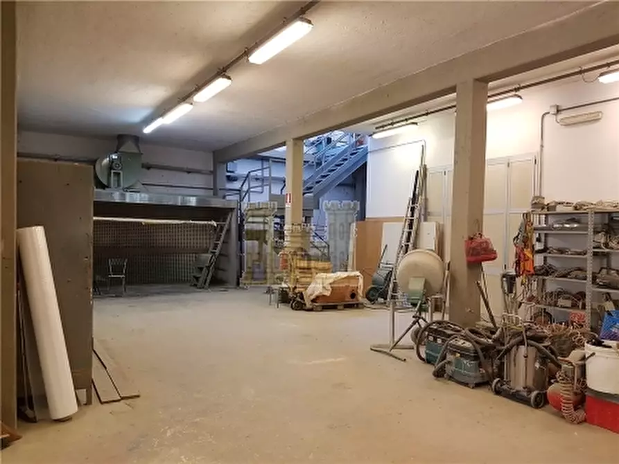 Immagine 9 di Magazzino in vendita  a San Casciano In Val Di Pesa