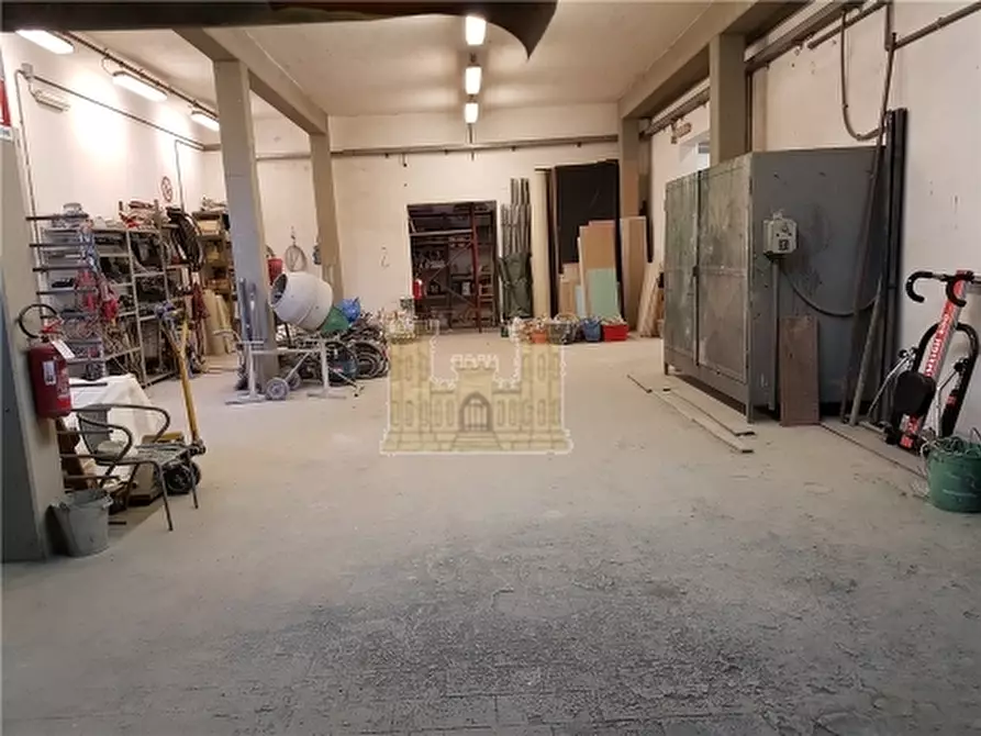 Immagine 10 di Magazzino in vendita  a San Casciano In Val Di Pesa
