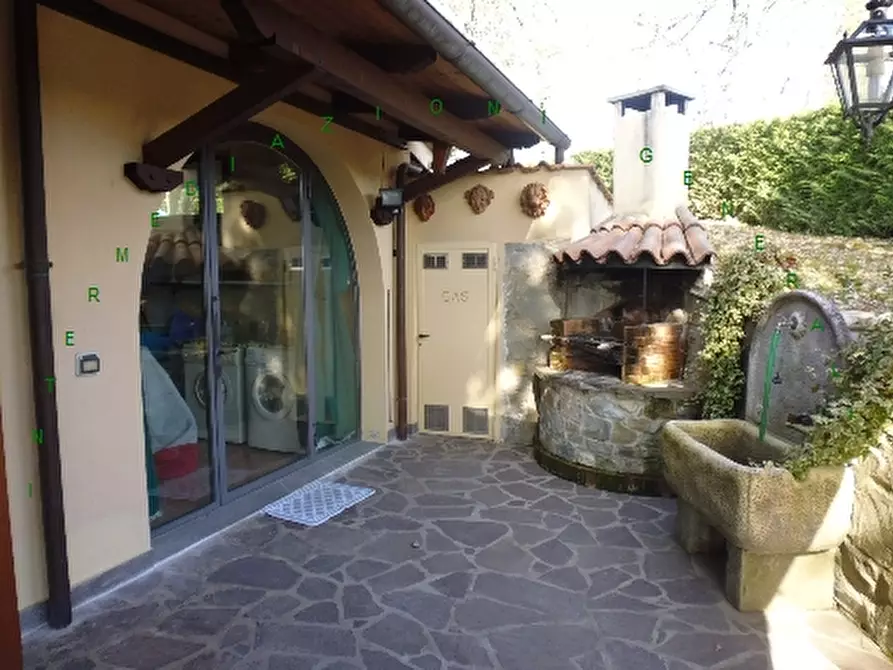 Immagine 3 di Villa in vendita  a Barberino Di Mugello