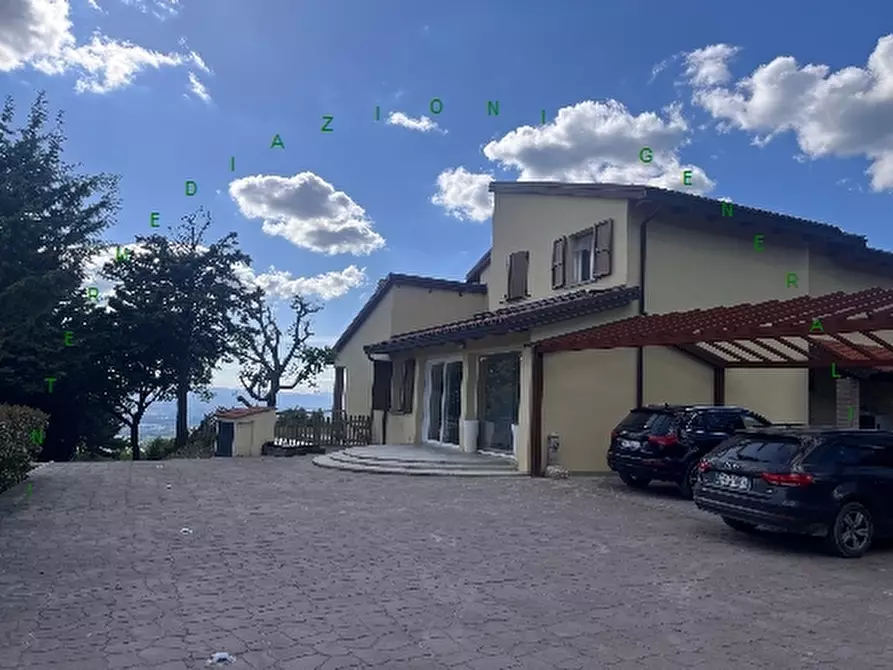 Immagine 3 di Villa in vendita  a Vicchio