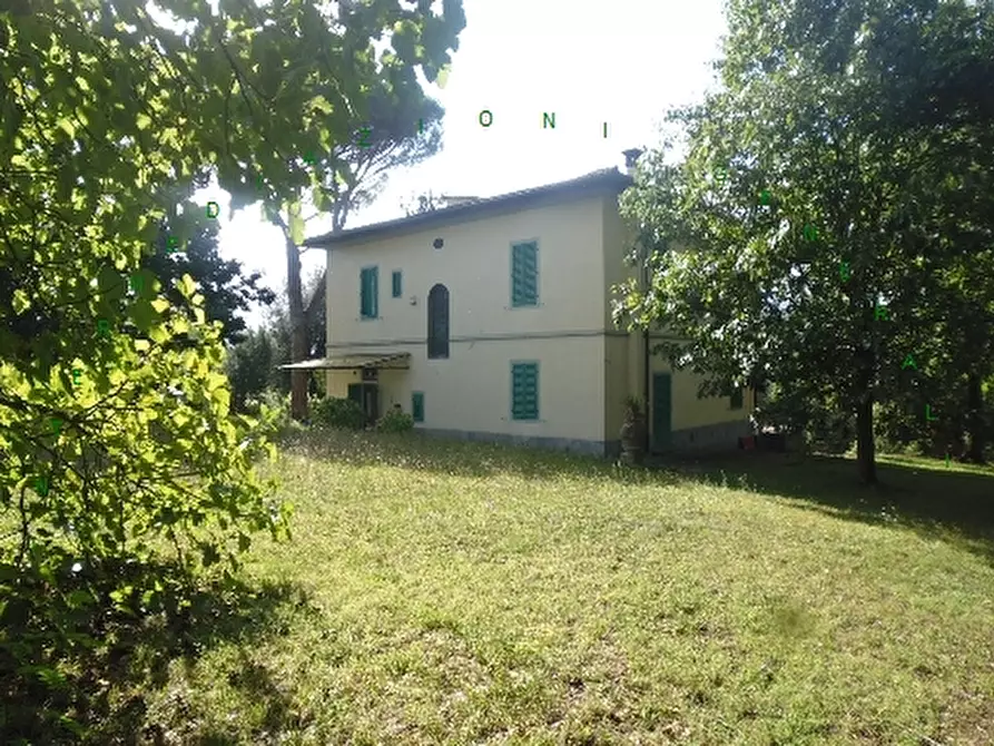 Immagine 4 di Villa in vendita  a Vicchio