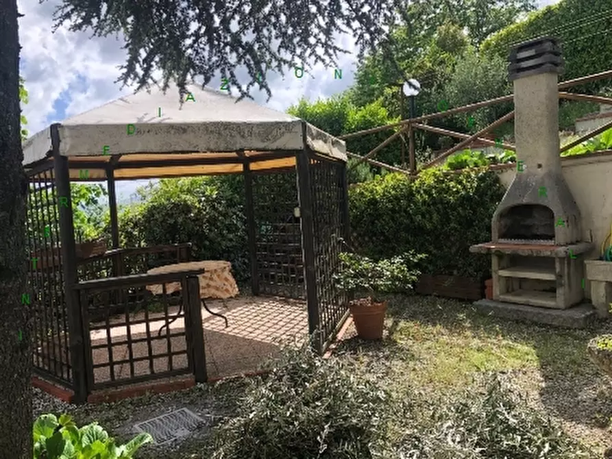 Immagine 2 di Villa in vendita  a Scarperia E San Piero