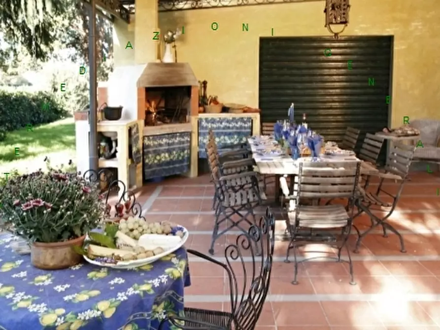 Immagine 11 di Villa in vendita  a Borgo San Lorenzo