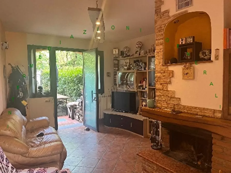Immagine 2 di Villa in vendita  a Dicomano