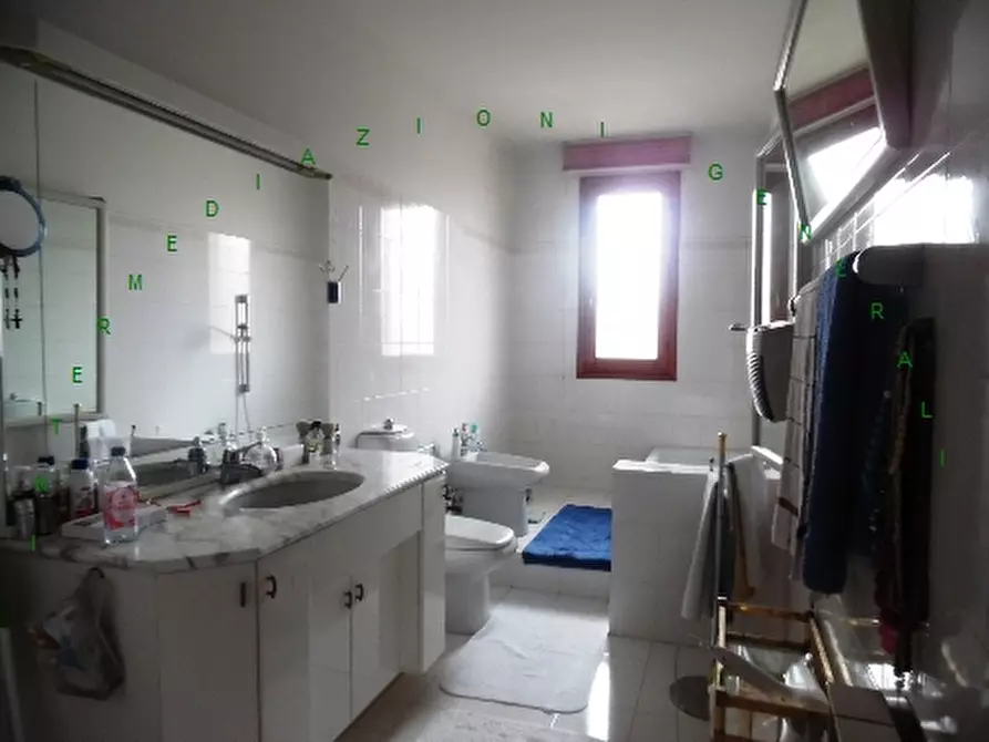 Immagine 9 di Villa in vendita  a Borgo San Lorenzo