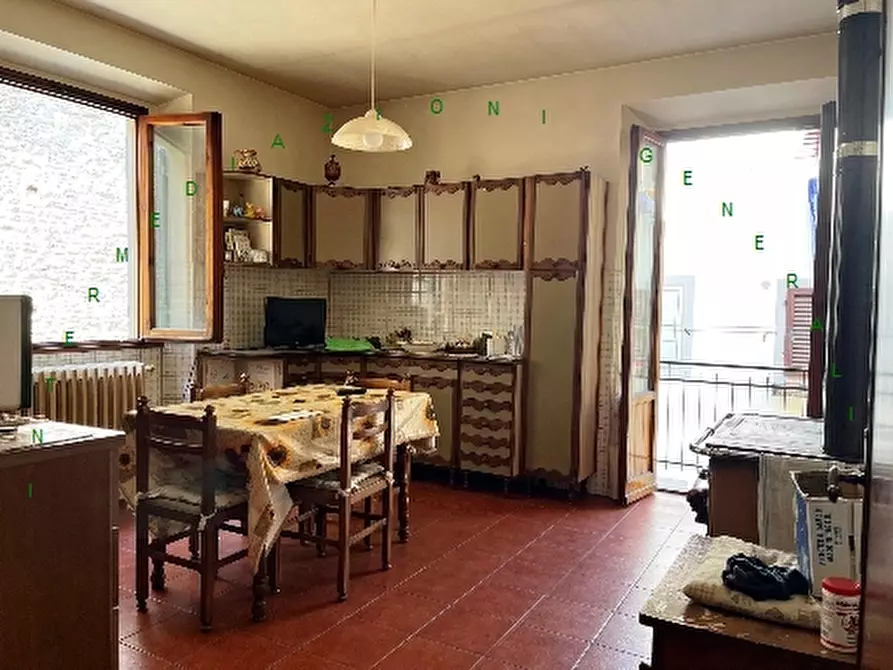 Immagine 1 di Villa in vendita  a Scarperia E San Piero