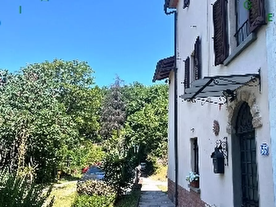 Immagine 2 di Villa in vendita  a Scarperia E San Piero