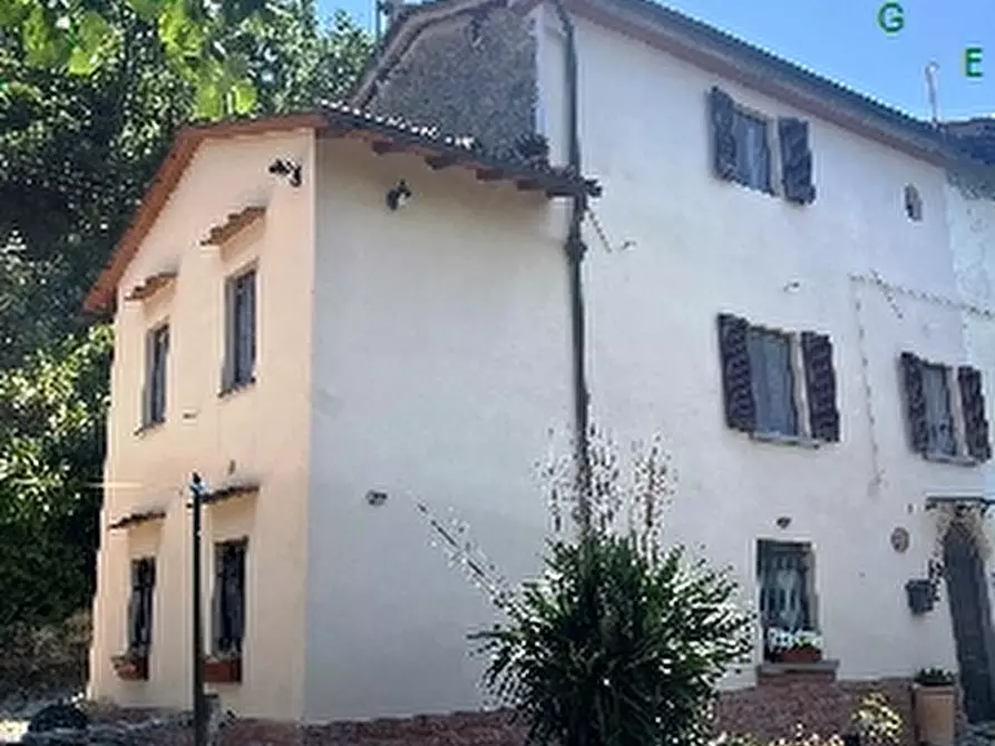 Immagine 3 di Villa in vendita  a Scarperia E San Piero