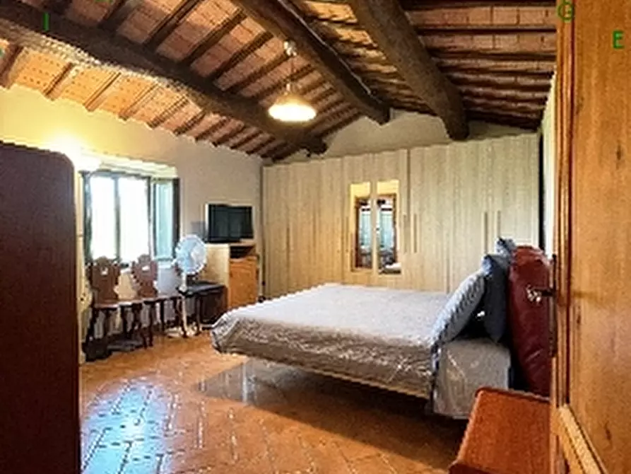 Immagine 9 di Villa in vendita  a Scarperia E San Piero