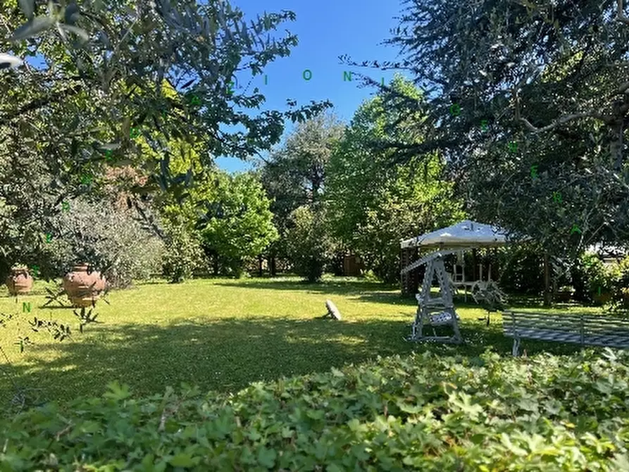 Immagine 4 di Villa in vendita  a Scarperia E San Piero