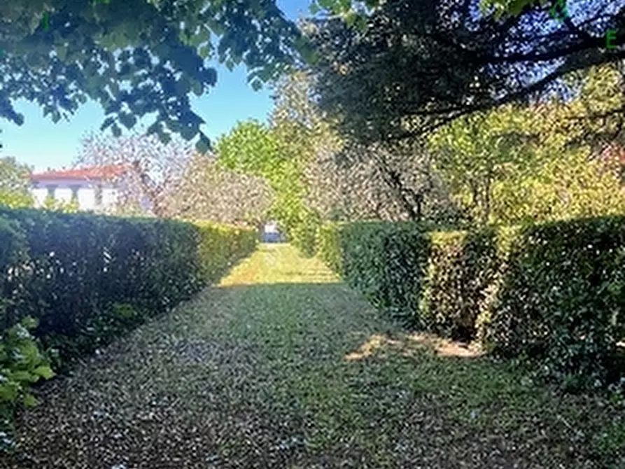 Immagine 5 di Villa in vendita  a Scarperia E San Piero
