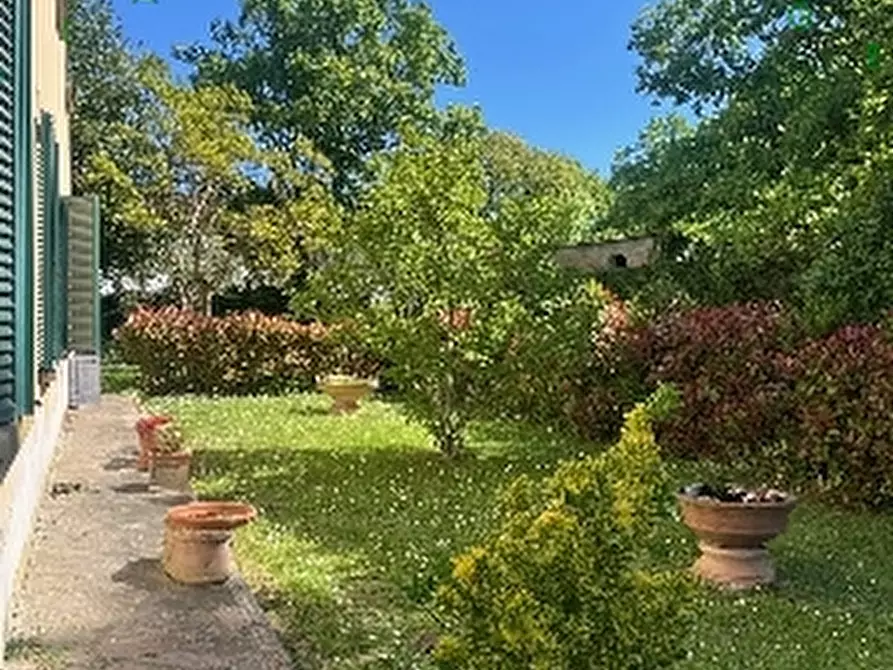 Immagine 8 di Villa in vendita  a Scarperia E San Piero