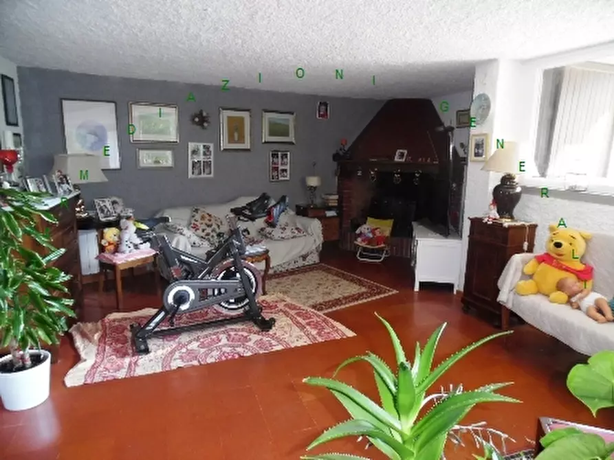 Immagine 12 di Villa in vendita  a Borgo San Lorenzo