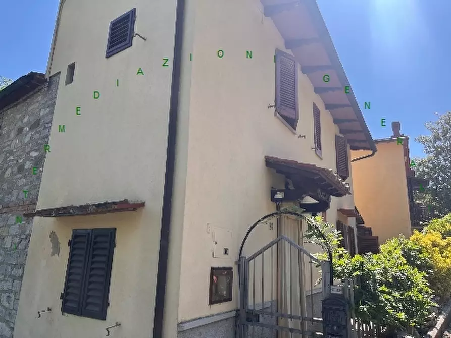 Immagine 2 di Villa in vendita  a Vicchio