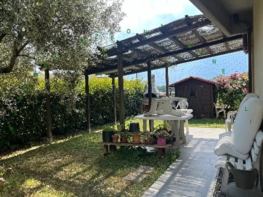 Immagine 2 di Villa in vendita  a Scarperia E San Piero