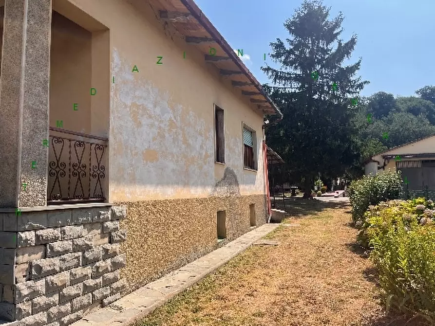 Immagine 3 di Villa in vendita  a Vicchio