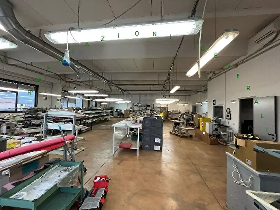 Immagine 2 di Negozio in vendita  a Vicchio