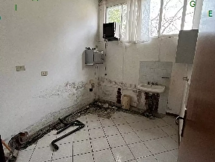 Immagine 6 di Negozio in vendita  a Scarperia E San Piero