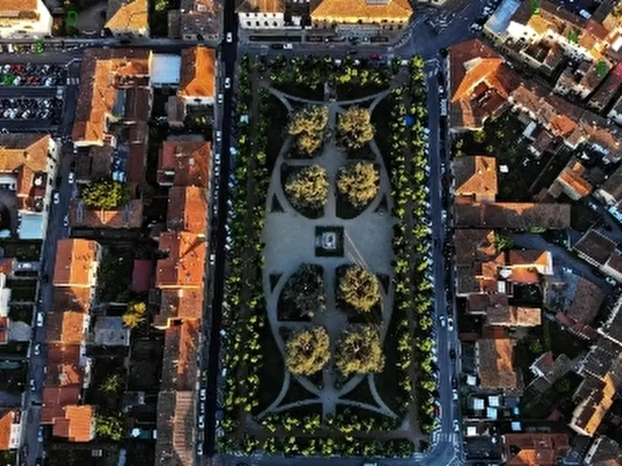 Immagine 1 di Negozio in affitto  a Borgo San Lorenzo