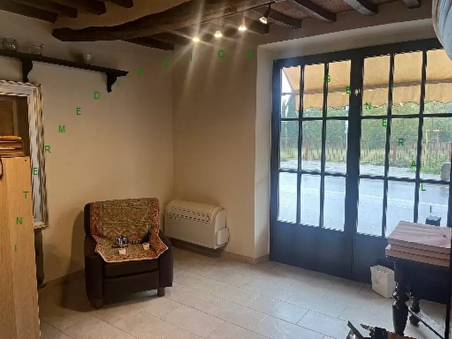 Immagine 2 di Negozio in vendita  a Vicchio