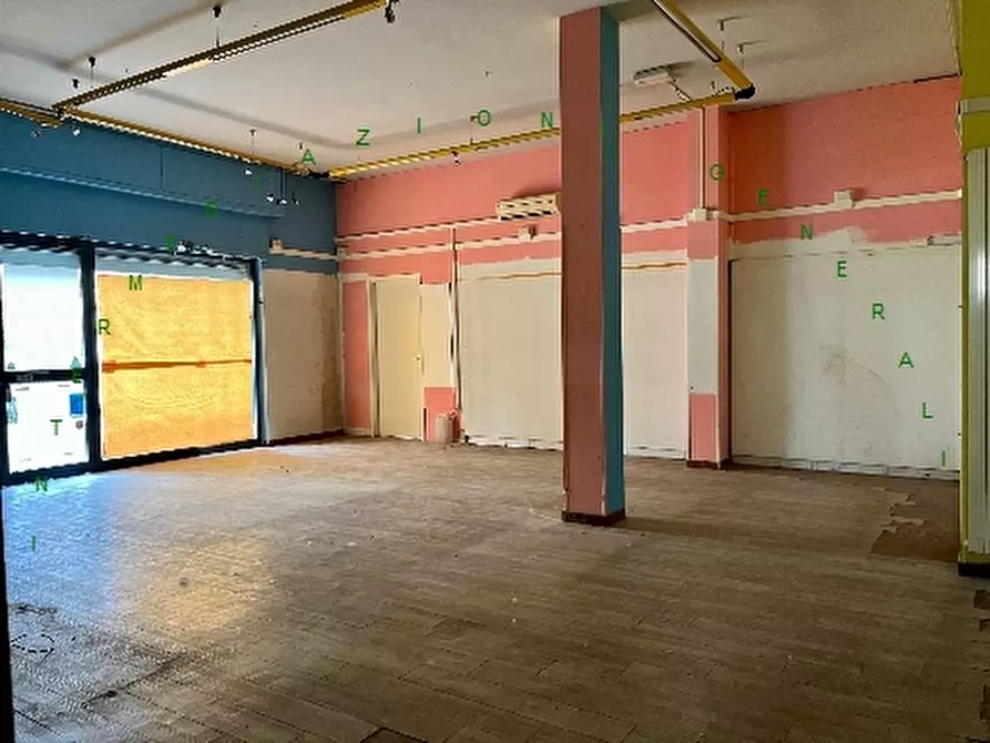 Immagine 1 di Negozio in affitto  a Borgo San Lorenzo