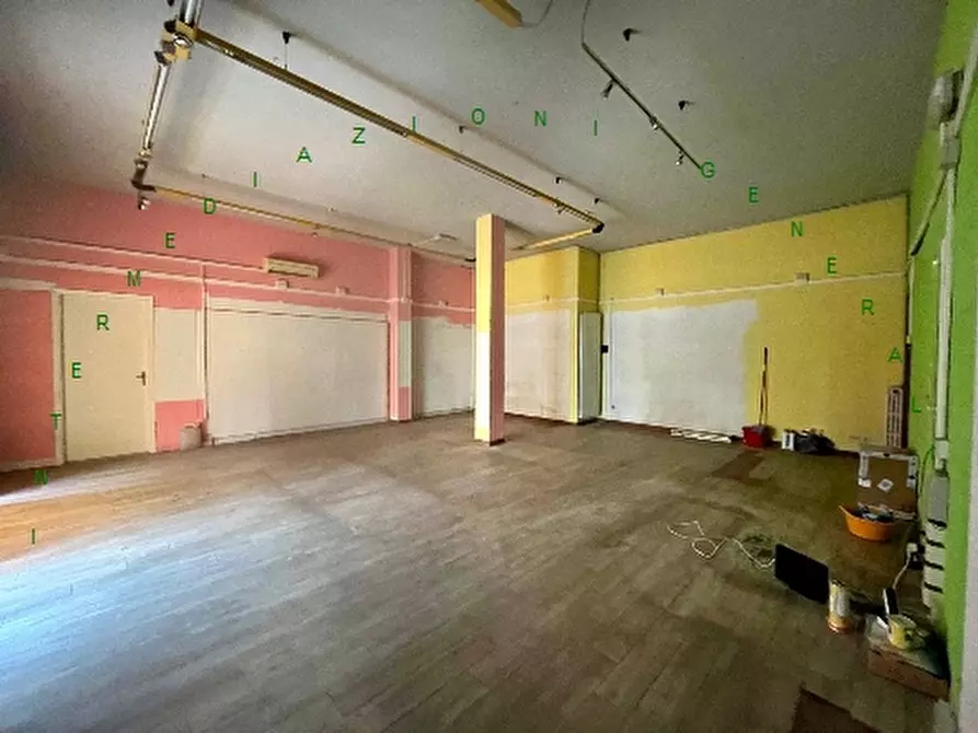 Immagine 2 di Negozio in affitto  a Borgo San Lorenzo