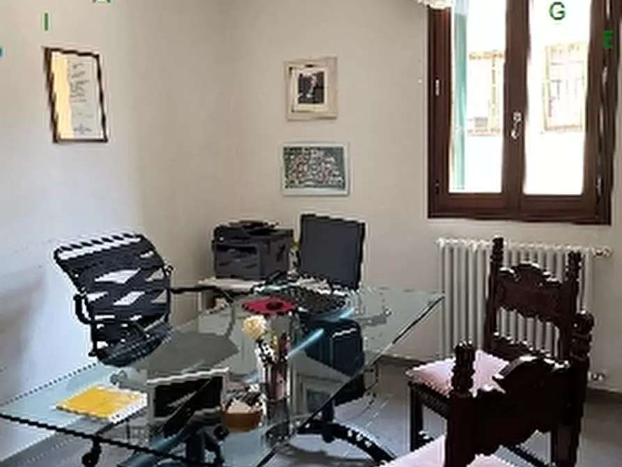 Immagine 1 di Negozio in affitto  a Scarperia E San Piero