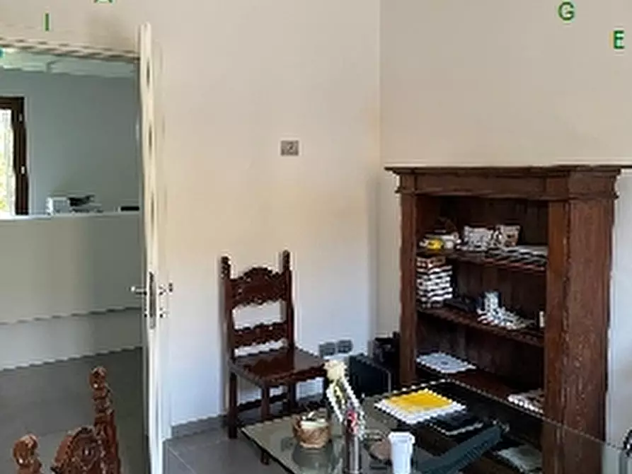 Immagine 2 di Negozio in affitto  a Scarperia E San Piero