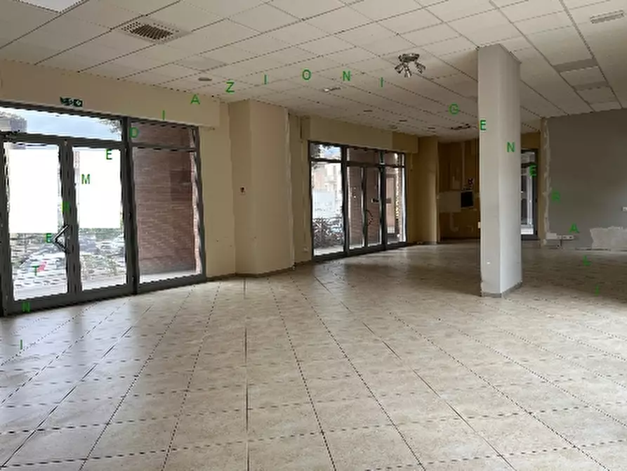 Immagine 1 di Negozio in affitto  a Borgo San Lorenzo