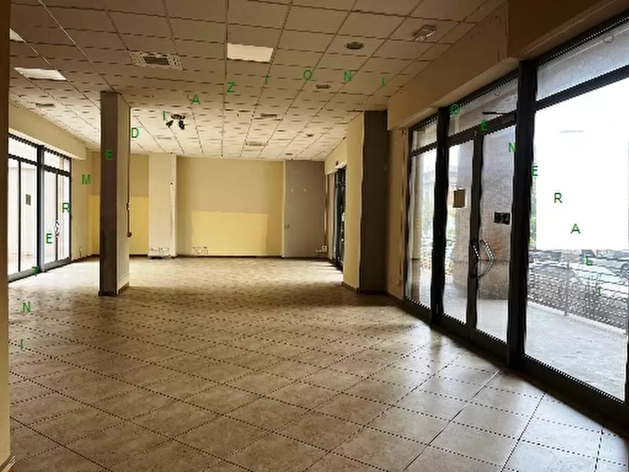 Immagine 2 di Negozio in affitto  a Borgo San Lorenzo