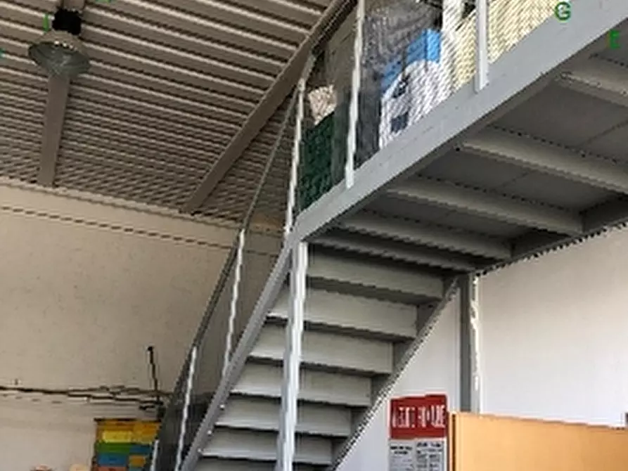 Immagine 2 di Magazzino in vendita  a Vicchio