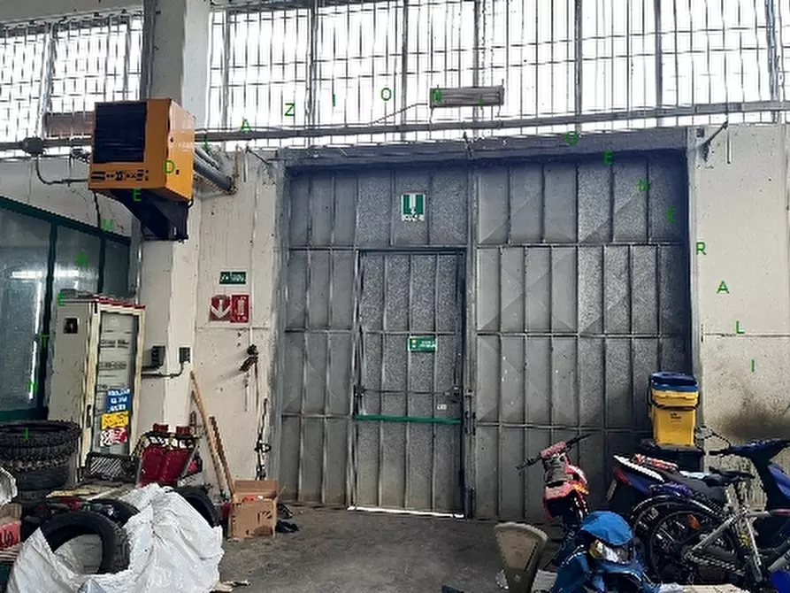 Immagine 2 di Magazzino in vendita  a Scarperia E San Piero