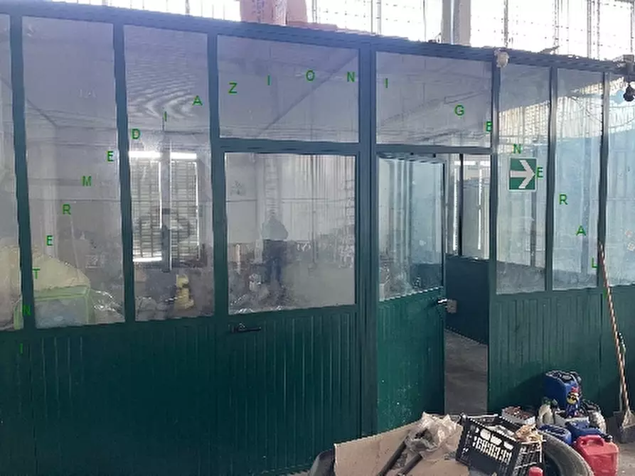 Immagine 3 di Magazzino in vendita  a Scarperia E San Piero