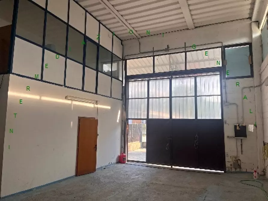 Immagine 1 di Magazzino in vendita  a Vicchio