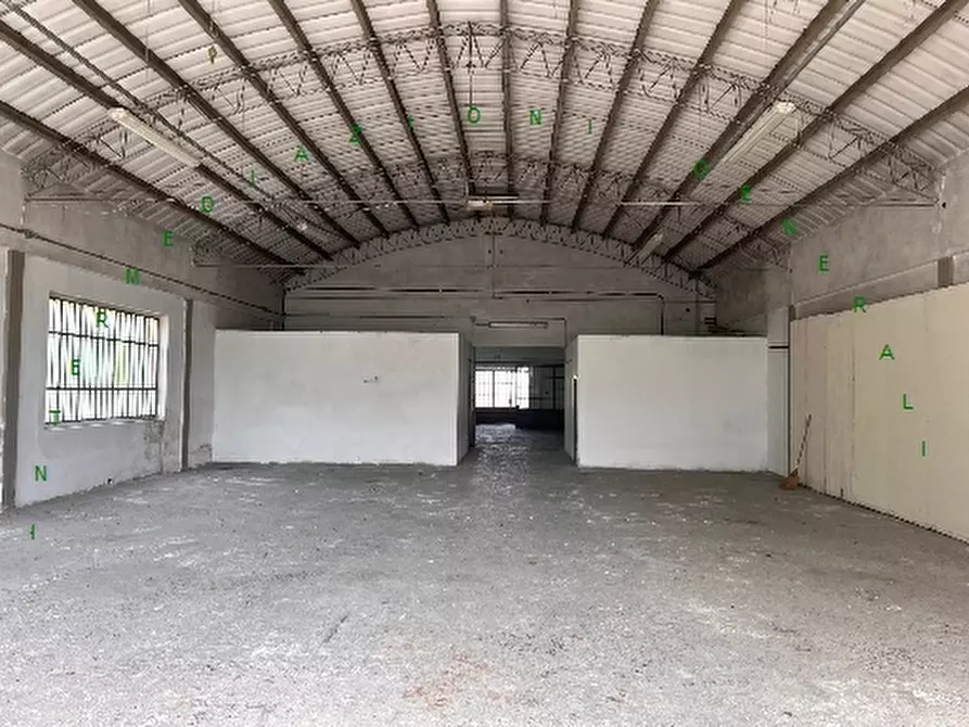 Immagine 4 di Magazzino in vendita  a Vicchio