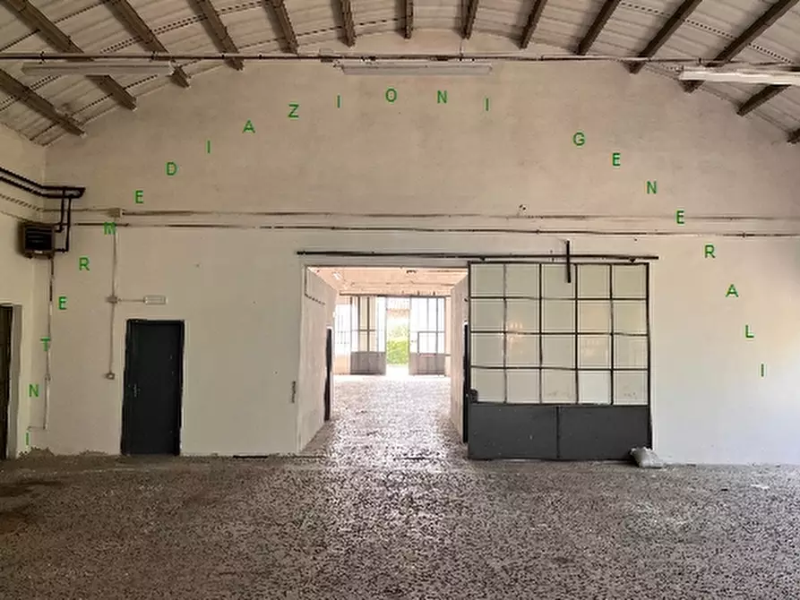 Immagine 5 di Magazzino in vendita  a Vicchio