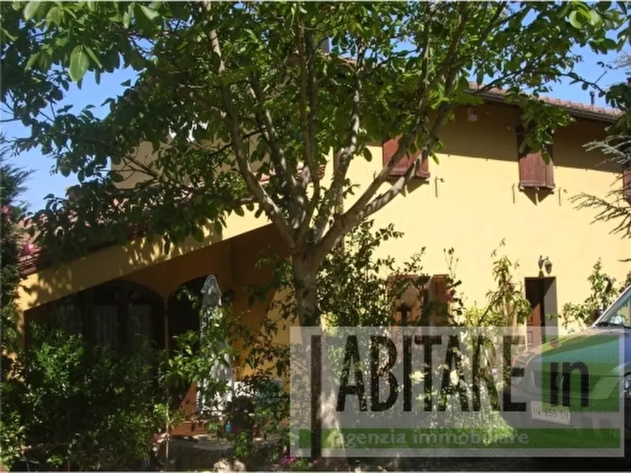 Immagine 2 di Villa in vendita  a Montespertoli