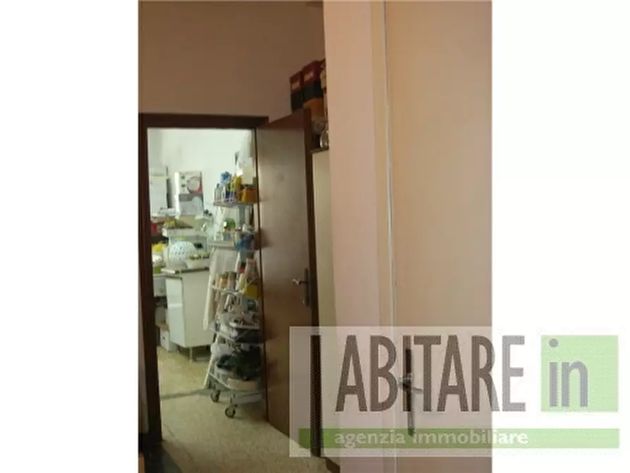 Immagine 2 di Negozio in vendita  a San Casciano In Val Di Pesa