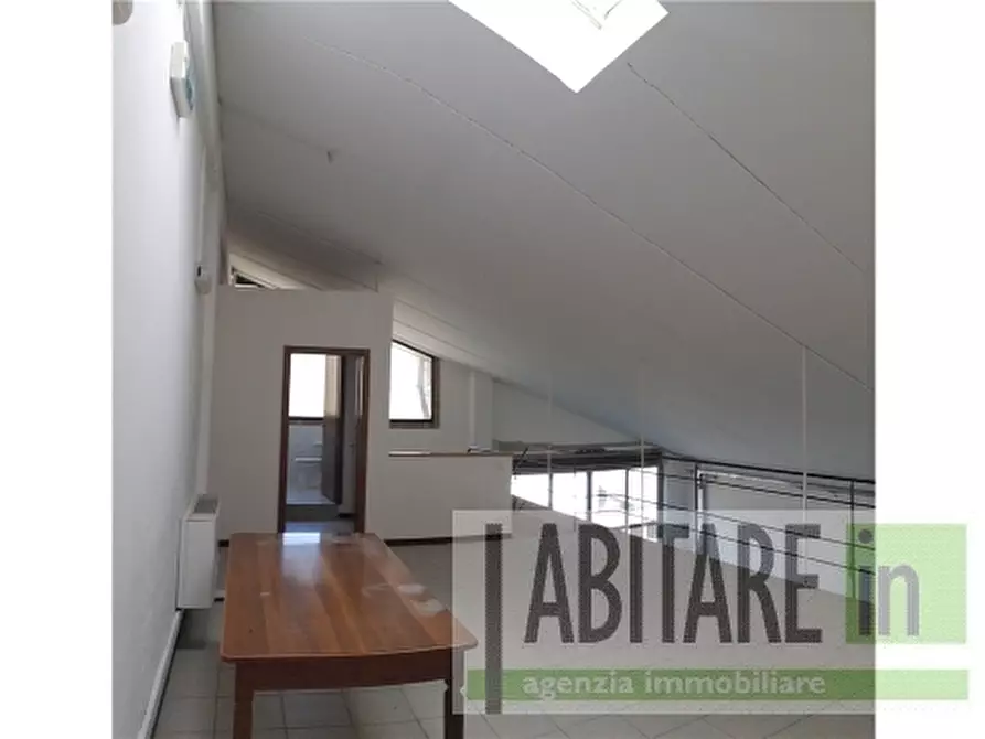 Immagine 6 di Magazzino in affitto  a Montespertoli