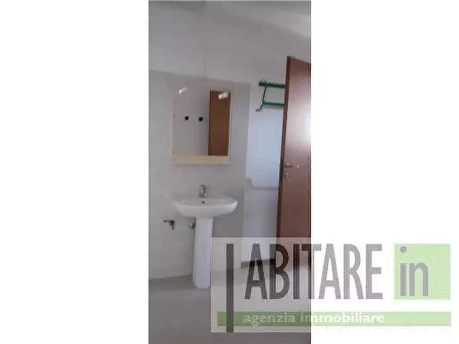 Immagine 8 di Magazzino in affitto  a Montespertoli