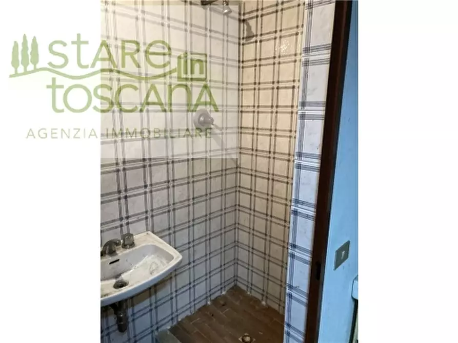 Immagine 15 di Magazzino in vendita  a Scandicci