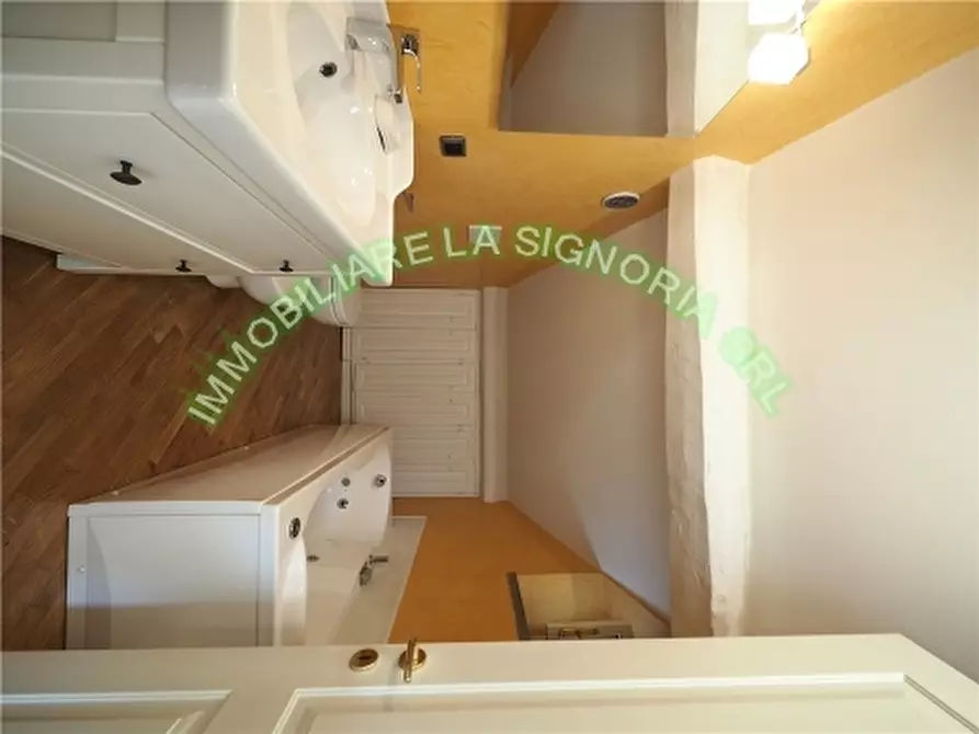 Immagine 21 di Appartamento in affitto  a Firenze